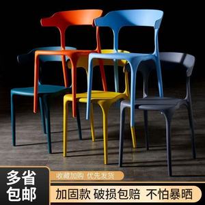 Chaise de salle à manger moderne minimaliste en plastique avec dossier, design épaissi pour usage domestique - Product Image 5