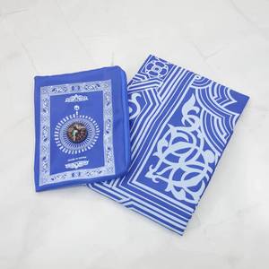 Alfombra de Oración Islámica Plegable de 60 * 100 cm, Portátil para Viajes y Uso Doméstico, con Base de Goma Antideslizante, Impermeable - Product Image 1