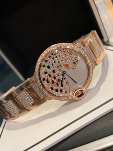 Reloj de Pulsera Elegante para Mujer, con Diamantes, Esfera Redonda con Patrón de Leopardo, Correa de Metal Plateado, Corona Distintiva - Product Image 5