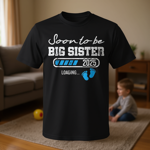 Camiseta Soon To Be Big Sister 2025, negra, con cuello redondo, manga corta, estampado digital, para mujer adulta, ropa para fiesta de reunión familiar - Product Image 3