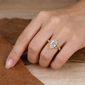 Anillo <span class=keywords><strong>de</strong></span> Compromiso y Boda <span class=keywords><strong>de</strong></span> Oro <span class=keywords><strong>de</strong></span> 14 Quilates con Diamante Amarillo Cultivado en Laboratorio <span class=keywords><strong>de</strong></span> Corte Marquesa <span class=keywords><strong>de</strong></span> 3 Quilates, Estilo Inspirado en la Naturaleza, Certificado por IGI - Product Image 2