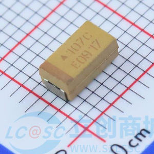 TAJC107K016RNJ Boîtier de condensateur au tantale solide SMD C 6032 100uF 16V Faible ESR Performance stable Découplage du rail d'alimentation Contournement en vrac - Product Image 1