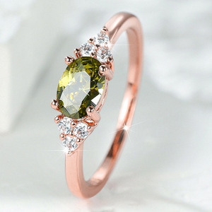 Anello Semplice ed Elegante Stile Matrimoniale per Donne - Product Image 1