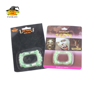Prótesis Dentales de Vampiro que Brillan en la Oscuridad, de Plástico Blanco, Accesorios para Disfraces de Halloween, 5.5x4 cm - Product Image 3