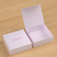 Boîte d'emballage de vêtements et de chaussures en matériaux recyclés personnalisés par lots avec fermeture magnétique revêtement UV en carton blanc