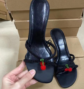 ZA 2025 Nuove Scarpe Estive da Donna con Tacco Basso, Decorazione a Ciliegia con Perline, Punta Rotonda Nera, Posteriore Aperto, Colore Unico - Product Image 3