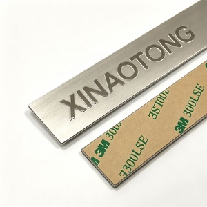 Plaque signalétique en acier inoxydable à surface miroir avec logo gravé en relief, autocollante, pour mobilier industriel - Product Image 2