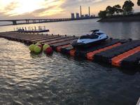 Ponton flottant en HDPE Zhongya pour bateau et jet ski, 500x500x400mm, 350kg/m², durée de vie de 15 ans, noir, certifié ISO9001