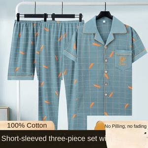 Fornitore di pigiami Casual da <span class=keywords><strong>uomo</strong></span> in tre pezzi 100% <span class=keywords><strong>cotone</strong></span> traspirante Set primavera estate <span class=keywords><strong>pantaloni</strong></span> a maniche corte sottili pantaloncini da casa vestiti di filato - Product Image 4