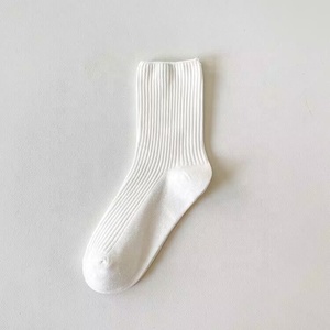 Calcetines bonitos para mujer, calcetines estéticos atléticos informales, calcetines de algodón neutro para mujer, ropa de Granola para niñas - Product Image 6
