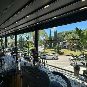 Pérgola de Platino de Alta Calidad con Diseño Bioclimático Retráctil - Product Image 1