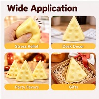 Jouet anti-stress à presser en forme de triangle de fromage simulé à récupération lente