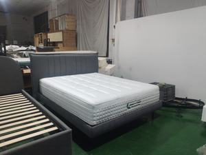 Base de <span class=keywords><strong>Cama</strong></span> Moderna, Cómoda, Duradera y Suave con Estructura de Madera, Cabecera Tapizada con Diseño Convertible - Product Image 1