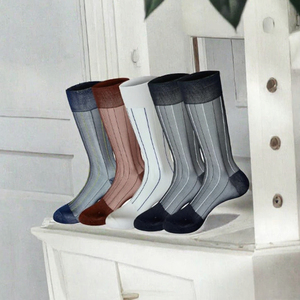 Chaussettes habillées transparentes pour hommes, antidérapantes, fines, respirantes, anti-odeur, à rayures verticales, pour costumes d'affaires, idéales pour l'été - Product Image 3