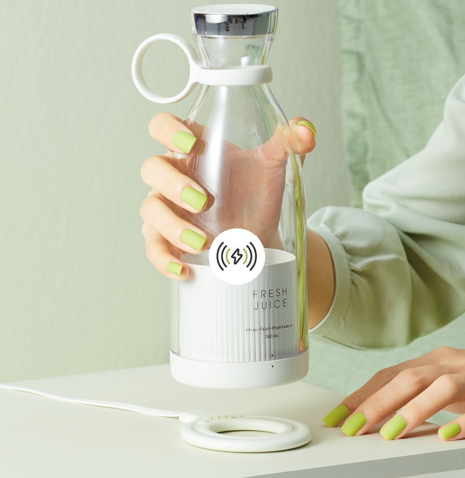 Christmas gift Hot selling Outdoor Portable 4 blades USB rechargeable fruit milk smoothie orange Grinder juice extractor