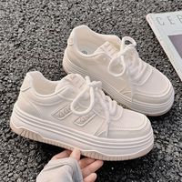 Baskets blanches en maille à lacets pour femme, nouvelle collection été 2025, respirantes, fines, décontractées, à semelle épaisse, style skate, rehaussantes