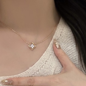 Collier pendentif en argent pur S925 pour femmes, luxe rétro français, robe avec forme de goutte d'eau bleu marine, trésor de goutte de rosée - Product Image 5