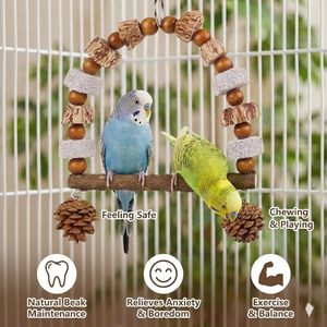 Ensemble de jouets naturels pour oiseaux : Arche en <span class=keywords><strong>bois</strong></span>, balançoire, balle Sola, <span class=keywords><strong>jouet</strong></span> déchirable, perchoir suspendu pour la recherche de nourriture avec cônes de pin, pierre ponce, coupe-bec - Product Image 4