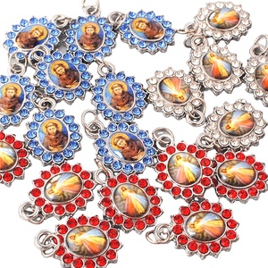 Оптовая продажа с фабрики, аксессуары для ювелирных изделий, медаль с красным кристаллом, алмазом, Божьей милостью, с колечком для изготовления четки, браслета - Product Image 2