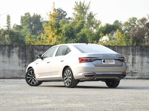 Voitures d'occasion chinoises les plus vendues 2024 SKODA Superb Bon état Transmission automatique Turbo Conduite à gauche Exportation Caméra de recul - Product Image 4