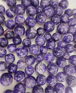 Boule de cristal d'améthyste la plus vendue pour la méditation, la guérison des chakras et le développement de l'intuition, disponible à bon prix - Product Image 3