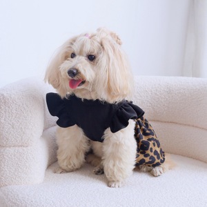 Vestido para mascotas con estampado de leopardo, falda de tulipán y lazo para perros y gatos, material de poliéster para las cuatro estaciones - Product Image 3