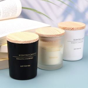 Bougie parfumée en verre avec couvercle en bois, finition mate, noir et blanc givré, style minimaliste pour la décoration de la maison - Product Image 1