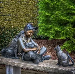 판매를 위한 개와 고양이를 가진 주물 조각품 청동 정원 소년 동상