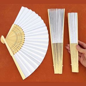 พัดลมพกพาทำจากไม้ไผ่เป็นมิตรกับสิ่งแวดล้อมพัดลมแกะสลักและทาสีแบบศิลปะพื้นบ้านพัดลมพับได้สำหรับเป็นของขวัญทางธุรกิจปาร์ตี้รักดอกไม้สไตล์ - Product Image 3