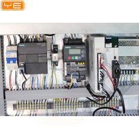 Autocollants latéraux automatiques industriels YS210C sur étiqueteuse de boîtes en carton de ligne de tambour pour le prix de la machine d'étiquettes d'autocollant inférieur