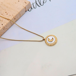 Collana con Ciondolo a Catena in Acciaio Inossidabile Placcato Oro 18K, Design Luna Bianca, Lussuosa e alla Moda, con Micro Inserti - Product Image 3
