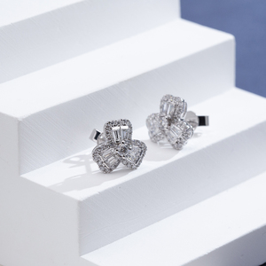 Boucles d'oreilles Messi Jewelry MSE-852 en or jaune 18 carats avec diamants taille baguette et taille rond pour femmes - Product Image 2