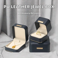 Boîte à bijoux carrée de luxe en cuir PU avec rangement élégant pour bagues et bracelets