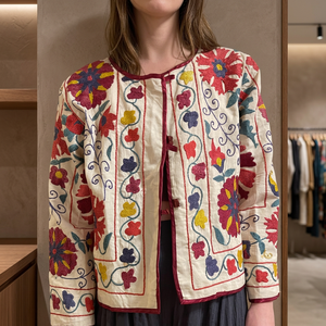 Veste bomber brodée pour femmes, veste en coton à motifs floraux Suzani, veste bohème pour l'automne et l'hiver - Product Image 1
