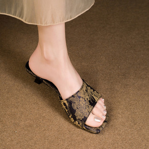 Sandalias y Pantuflas de Verano de Moda para Mujer, Calzado de Exterior con Tacón Fino, Venta al por Mayor 2025, Estilo Nacional Estampado, Nuevo 916 - Product Image 4