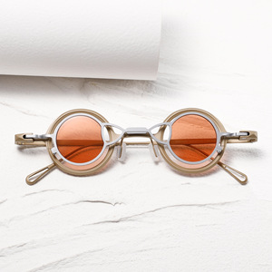 Occhiali da Sole Magnetici Polarizzati da Donna, Sfumatura Beige, Super Piccoli e Sottili, Alla Moda, Nuovi, in Titanio Puro con Doppio Magnete - Product Image 1