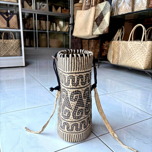 Sac fourre-tout bohème en paille avec cordon de serrage, couleur unie et broderie de Bali, best-seller indonésien, pour usage quotidien - Product Image 1