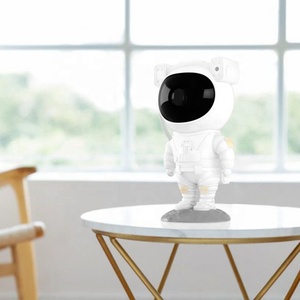 Dropshipping moderno Aurora Galaxy <span class=keywords><strong>Moon</strong></span> Star proyector fuente de luz LED con efecto de cielo oscuro Spaceman Star Sky proyector - Product Image 1