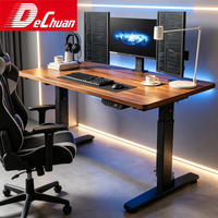 Grand bureau électrique ergonomique en bois pour le télétravail, compatible avec trois moniteurs et doté de tiroirs de rangement