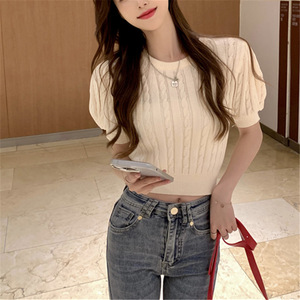 Pull en laine blanc à manches courtes pour femme, coupe ajustée, design amincissant, style niche, haut court ajouré pour l'été - Product Image 2