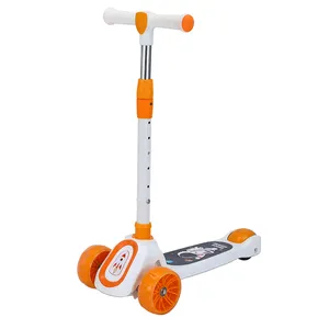 Illuminazione musicale economica di alta qualità Multi-funzione un pulsante pieghevole giocattoli per bambini Scooter per bambini a tre ruote