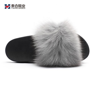 Vente en gros de pantoufles moelleuses pour la maison et les loisirs pour femmes tongs avec logo personnalisé semelle intérieure en poils de renard EVA/PU chaussure supérieure antidérapante - Product Image 5