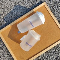 Gobelet en plastique PP givré jetable avec couvercles réutilisables de 90 mm de diamètre, impression par transfert thermique, logo personnalisé, pour vin, bubble tea, thé glacé, jus