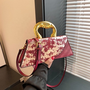2024 nuova borsa da donna in PU di fascia alta in rilievo borsa da polso Texture monospalla Casual Versatile a cavallo - Product Image 3