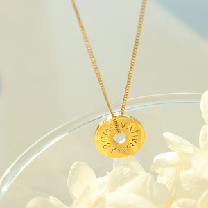 Nuova collana da donna con lettera vuota rotonda in acciaio inossidabile placcato oro 18 carati di alta qualità - Product Image 2