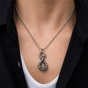 Yunnique – collier avec pendentif serpent en acier inoxydable pour hommes, design en forme de 8, style rétro, accessoire de bijoux à la mode - Product Image 3