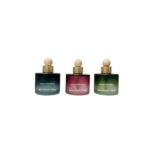 Piccolo Deodorante per Auto in Bottiglia di Vetro, Profumo per Auto a Lunga Durata, Fragranza Leggera, Deodorante Decorativo Gradevole Non Pungente - Product Image 3