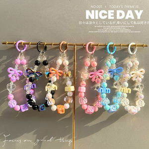 2026 Beliebteste Acryl-Schreibzeichenperlen Schlüsselanhänger Handyband-Anhänger Schleifen-Taschenaccessoires Werbegeschenk in großen Mengen - Product Image 2