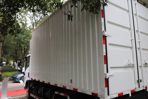 Nueva Camioneta Eléctrica DF 4X2 con Autonomía de 450 KM, Batería CATL de 140 KWH, Caja Cerrada para Transporte de Carga en Todo Clima - Product Image 6