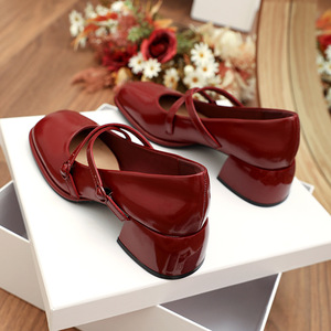 Elegant 2025 Red Baotou Mary Jane Vintage Bridal <strong>Shoes</strong> Chunky Wedding Chunky Sandals for Women - Product Image 1